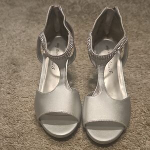 Chic Silver Women's Heels with Rhinestone Detail